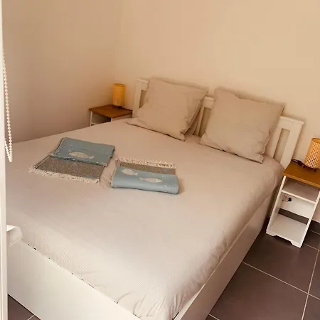 Διαμέρισμα New Renovated Spacious 2 Bedroom Ac 300m From