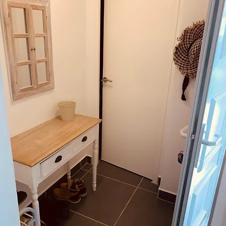 New Renovated Spacious 2 Bedroom Ac 300m From Διαμέρισμα *