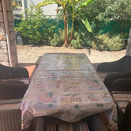 New Renovated Spacious 2 Bedroom Ac 300m From Ζουάν λε Πιν