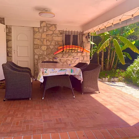 New Renovated Spacious 2 Bedroom Ac 300m From Ζουάν λε Πιν