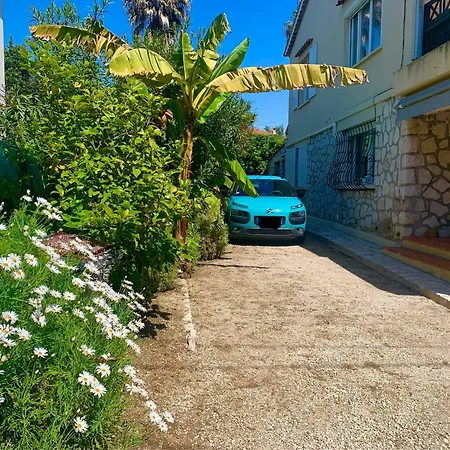 New Renovated Spacious 2 Bedroom Ac 300m From Διαμέρισμα