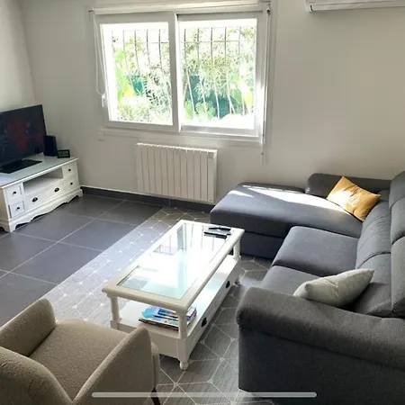 New Renovated Spacious 2 Bedroom Ac 300m From Жуан-ле-Пен
