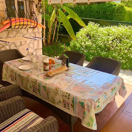 New Renovated Spacious 2 Bedroom Ac 300m From Жуан-ле-Пен