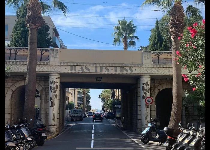 New Renovated Spacious 2 Bedroom Ac 300m From Juan-les-Pins