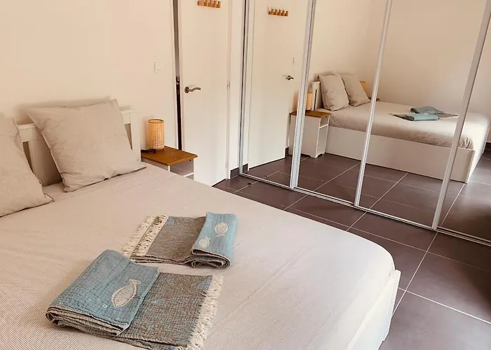 New Renovated Spacious 2 Bedroom Ac 300m From Juan-les-Pins