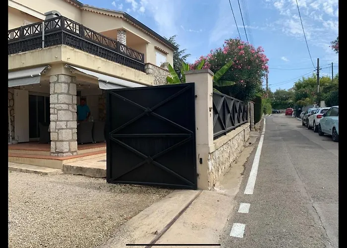 Lejlighed New Renovated Spacious 2 Bedroom Ac 300m From Juan-les-Pins