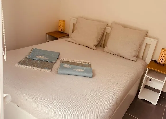 Lejlighed New Renovated Spacious 2 Bedroom Ac 300m From