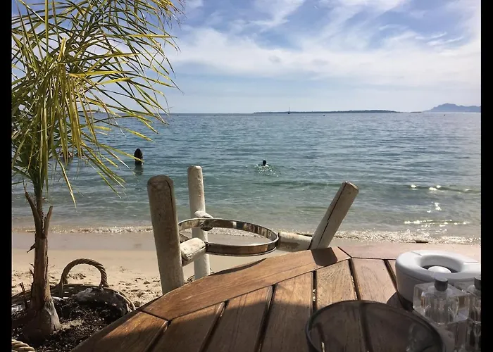 New Renovated Spacious 2 Bedroom Ac 300m From *