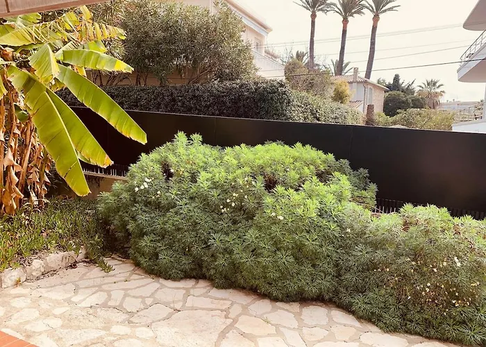 Lejlighed New Renovated Spacious 2 Bedroom Ac 300m From *