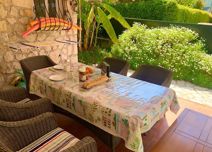 New Renovated Spacious 2 Bedroom Ac 300m From Juan-les-Pins