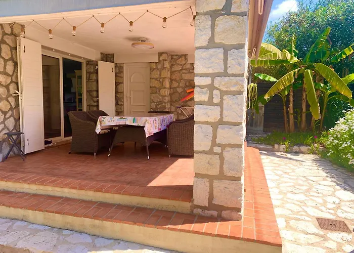 New Renovated Spacious 2 Bedroom Ac 300m From Juan-les-Pins